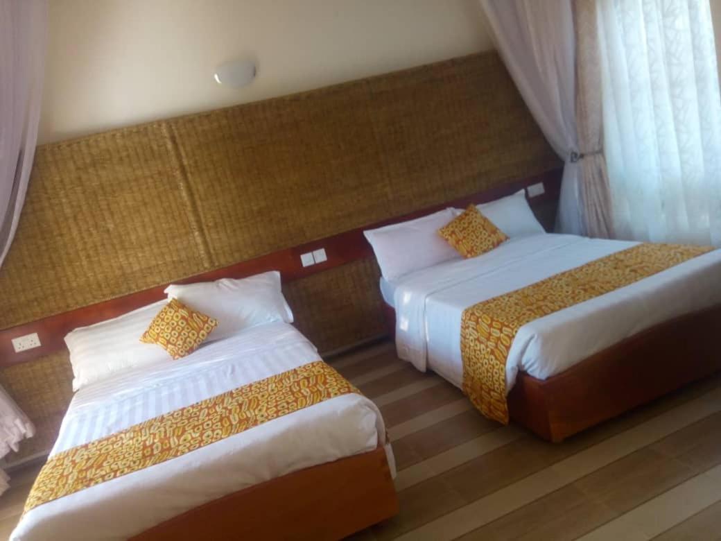 Tooro Fairway Hotel Fort Portal Bagian luar foto